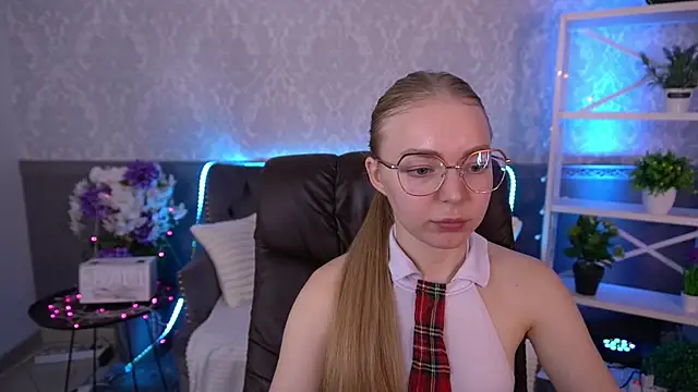 emilysunshines - EmilySunshineS's free webcam