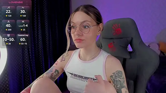 chatting online Marta May 