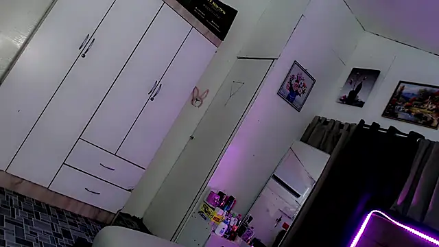 Miss_twinny21 webcam