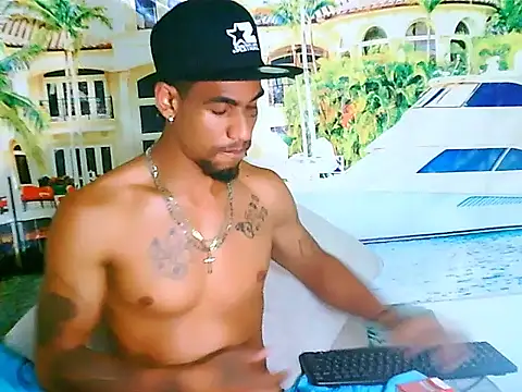 IndianMuscle69 webcam