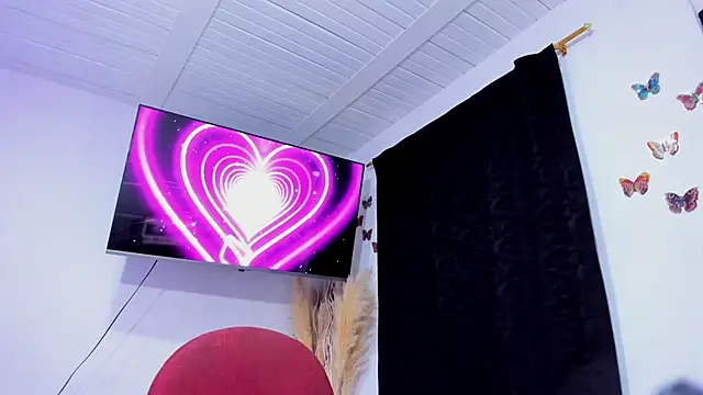 REINA_ADAHARA webcam