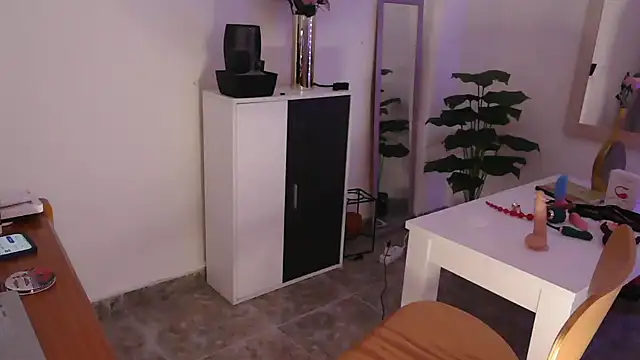 little_susie - Little_susie's free webcam