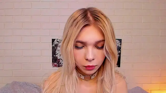 Blondy_Fina webcam
