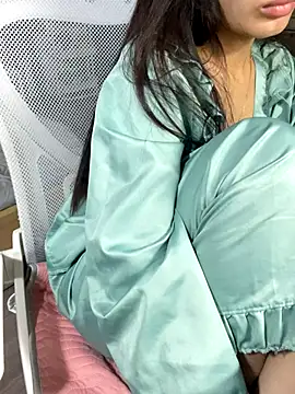 mina048 - Mina048's free webcam