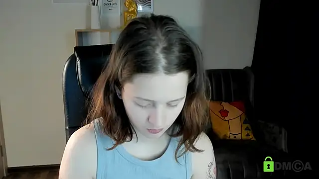 alina_mills (F teen) - Show tits (5 min)