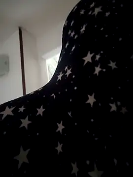 Scarlet_curly webcam