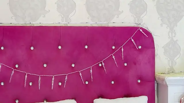 alexisdevine - AlexisDevine's free webcam