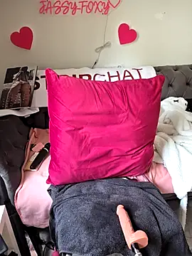 jassy_foxy (F milf) - 3min nippleclamps+gagball lt 10 nudes