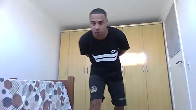 JUNINHOLEKEJR webcam