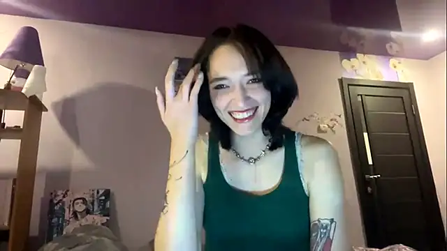 LoreanVardy webcam stripchat model stream image