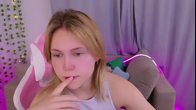 stellahaart - Stellahaart's free webcam - UK Sex Cams