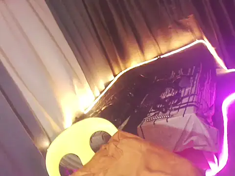 Hail_ur_Dominant webcam