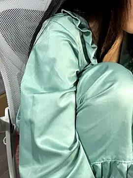 mina048 - Mina048's free webcam