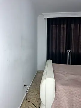 Webcam Model (karla-bruni)  is live.Free join now!