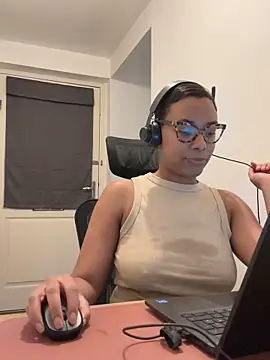 Melia_Rayne Live Webcam on Stripchat