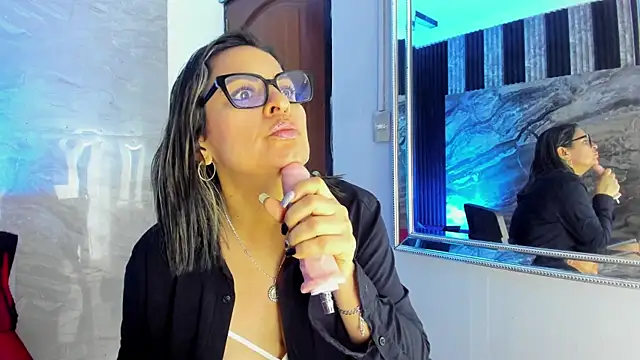 Agatha_Pleasure webcam