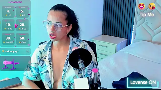 Arianoova webcam stripchat model stream image