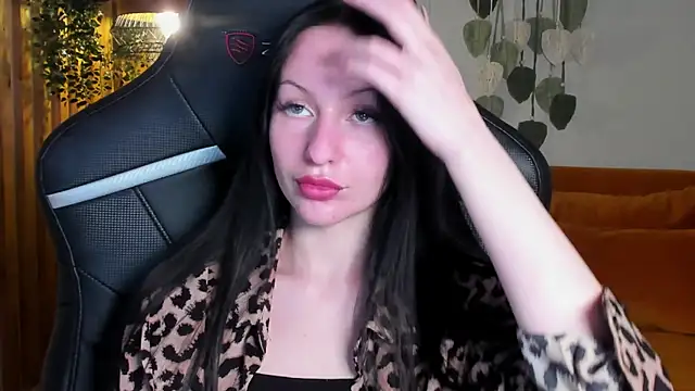 NaomiBlakes live cam screenshot female on SLUT.SHOW — Free Live Cams & XXX Chat