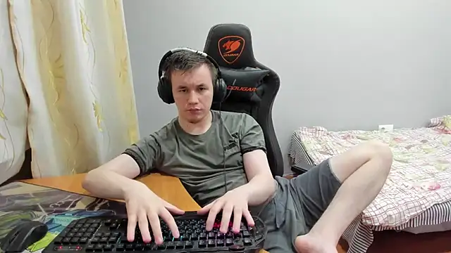 iliaskrislove live cam screenshot male on SLUT.SHOW — Free Live Cams & XXX Chat