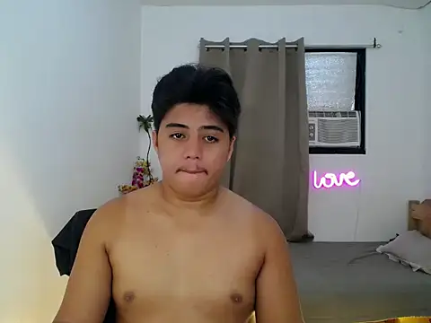 Hugecock2hundle_intown webcam