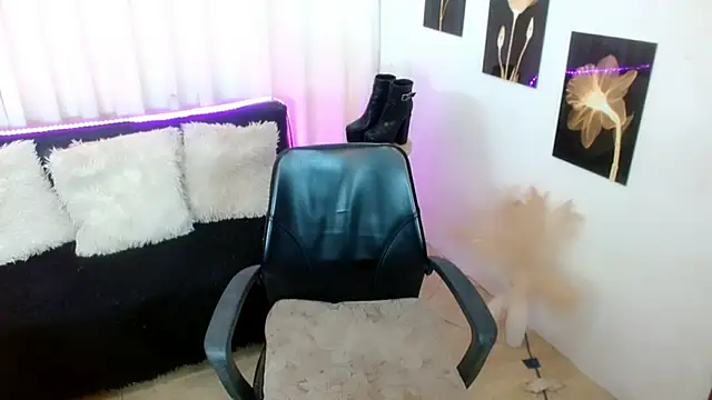 FuckingDolls69 webcam