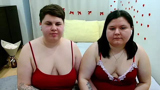 BeckyAndHellen webcam