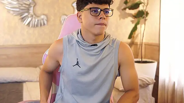 ethan_occonor (Ask my age) - Great public cumshot 😈💦