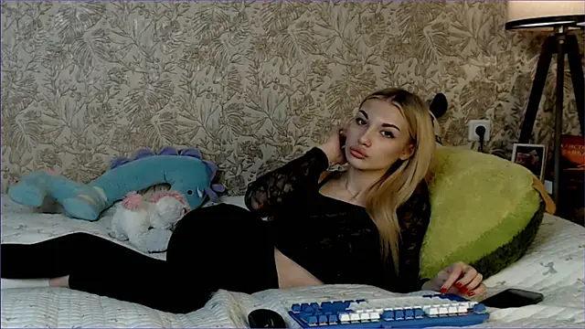 Ella_Milla webcam