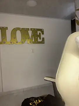 emmamilk20 - Emmamilk20's free webcam