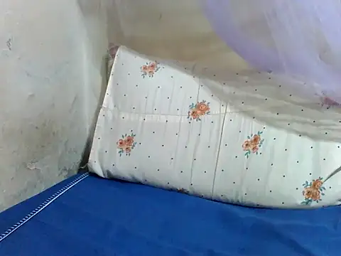 Melodious-Lizz webcam