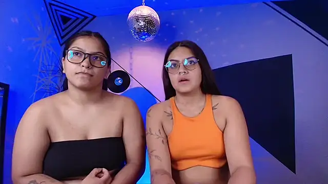 Lilith_and_Khloe webcam