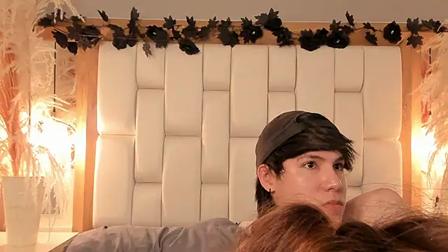 Daphne_And_Roger webcam