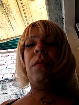 blondebitchlitle webcam