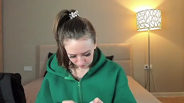 cutienaughtygirl - Cutienaughtygirl's free webcam