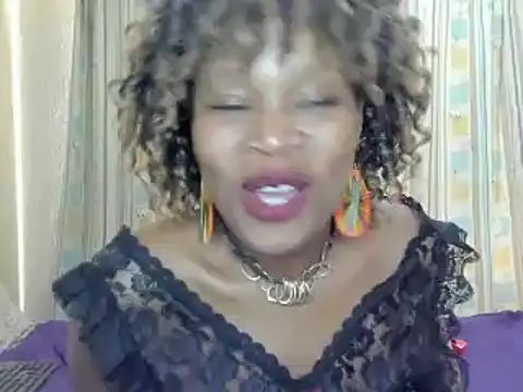 AfricanSquirtingQueen webcam