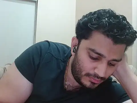 robintoit (M young) - 1000 token to  dick open