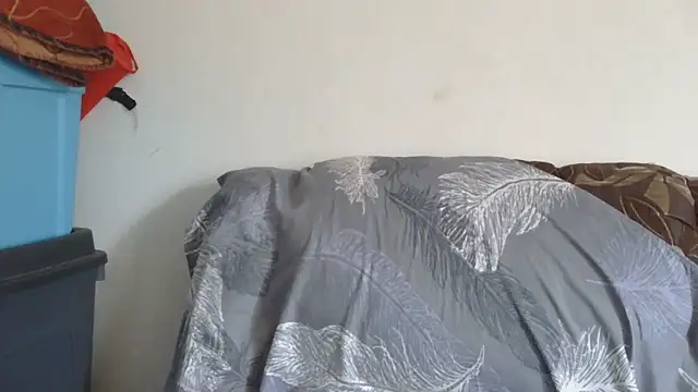 sluttylaura21 webcam