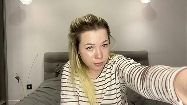 Embersweetbunny webcam