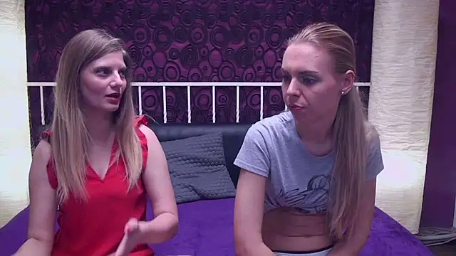 BlondeWitches webcam