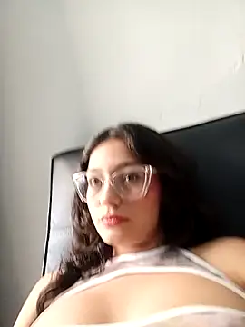 ary-18 - Ary-18's free webcam