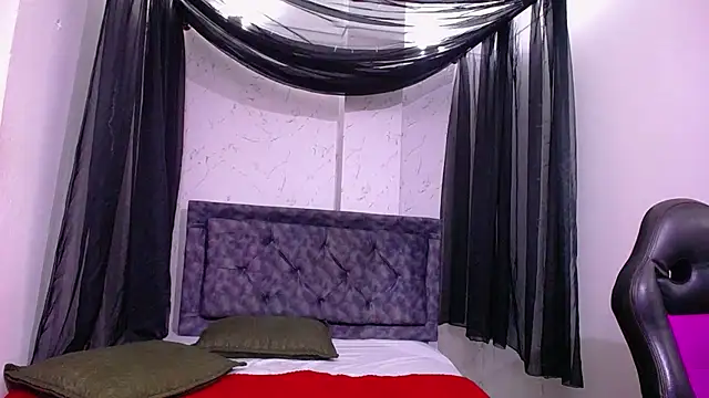 mia__thomson_ webcam