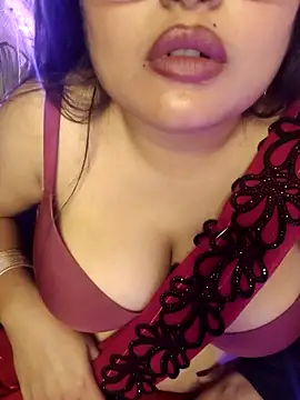 Webcam Model (Cuty-Lina)  is live.Free join now!