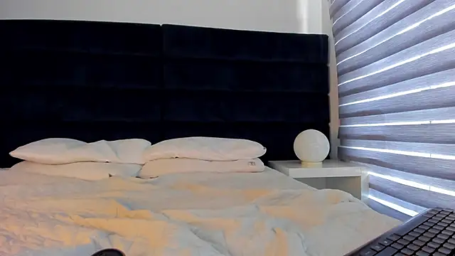 melanie_roux__ - Melanie_roux__'s free webcam