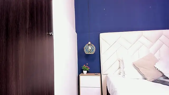 Scarlett_Noirr webcam