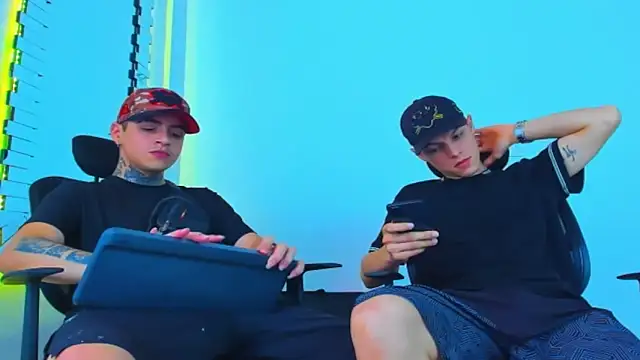 hot_boy2025 - HOT_boy2025's free webcam