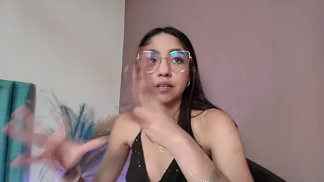 ivyjhons - IvyJhons's free webcam