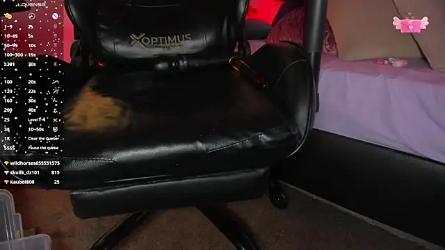 laura-hills18 webcam