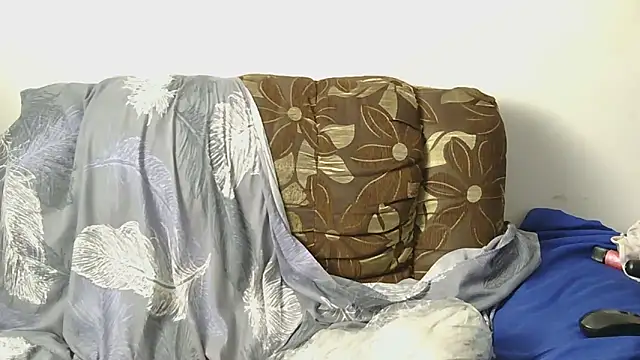 sluttylaura21 webcam