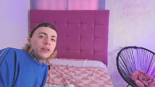 lily_and_wan - Lily_and_wan's free webcam