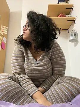 Curvydesifromgermany webcam